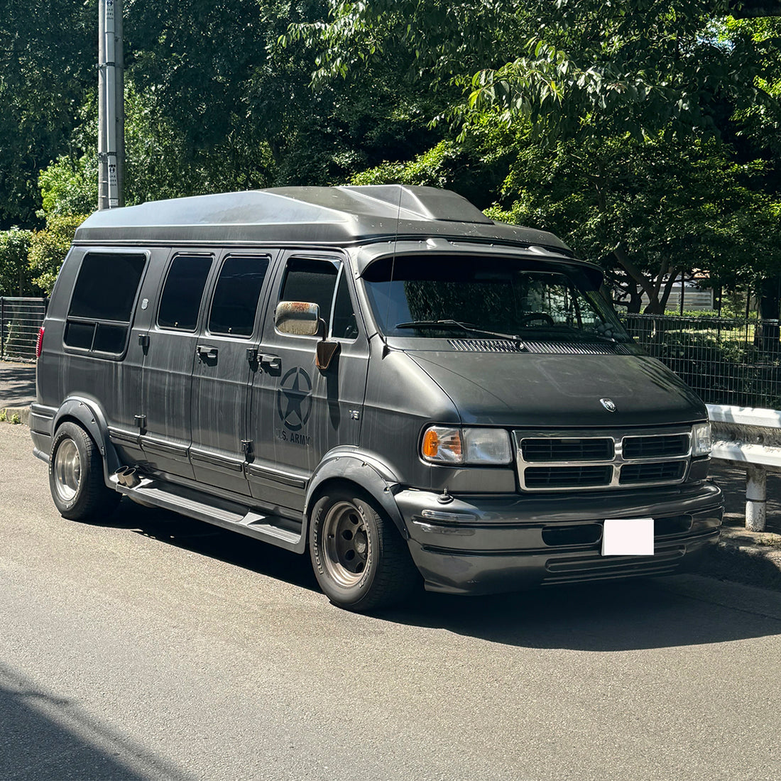 V8のドロドロ音が堪らない! アメ車ならではの魅力に満ちたフルサイズバン〈‘97 DODGE RAMVAN〉