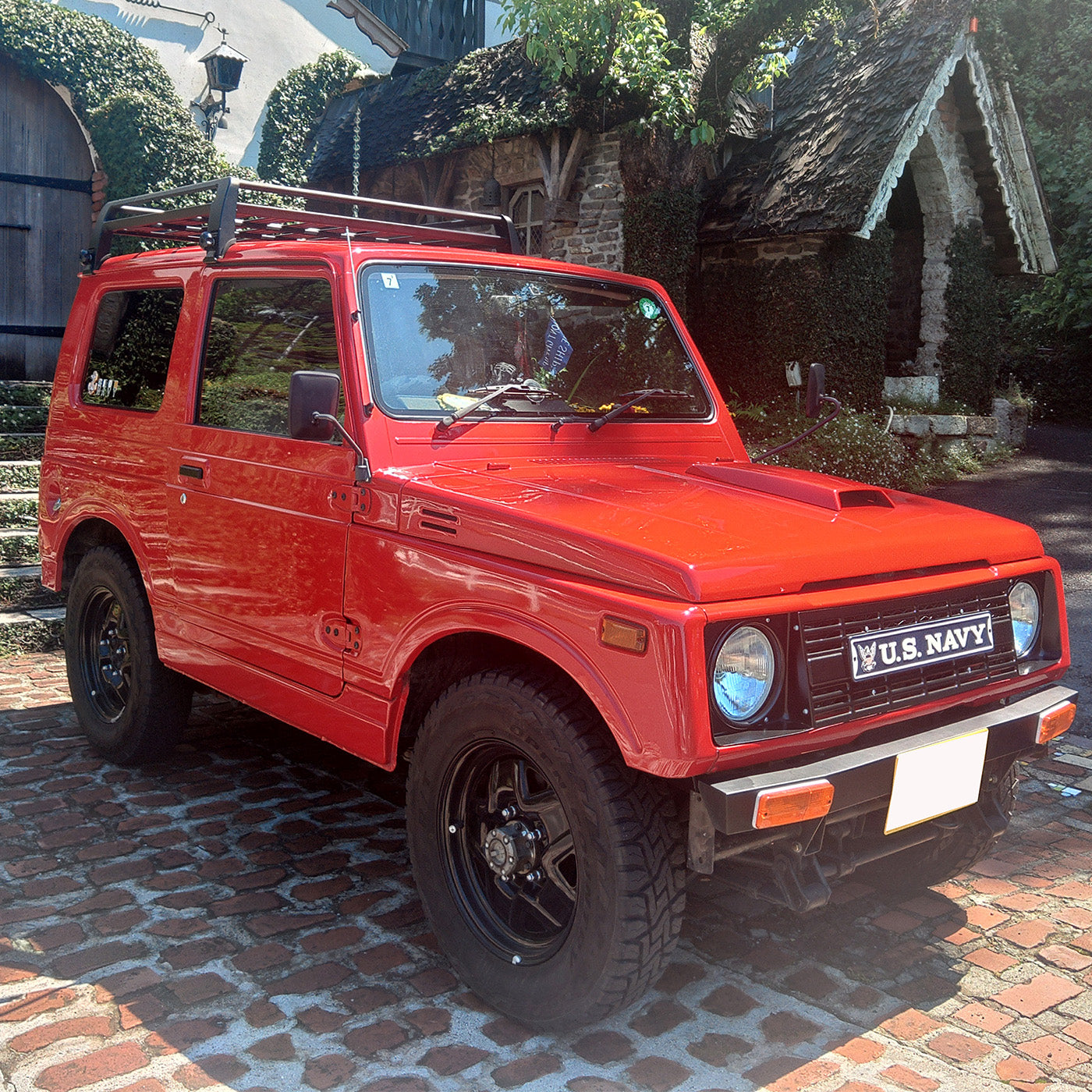 公私を共にする相棒！ アメリカンカルチャーへの愛も反映された深紅のジムニー〈Jimny JA11〉 – GEARS by MFL Magazine